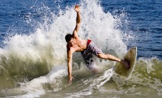 中国米兰体育-赛道与球场，速度与韧性的双重奏