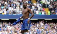 米兰-独行侠鏖战江苏队，德罗赞高光表现引领胜利