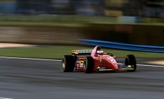 ac米兰-F1新赛季揭幕战焦点战，德国引擎轰鸣，火力全开压制马德里竞技