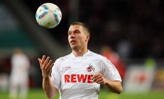 米兰体育下载-马龙关键制胜，奥地利队横扫德国队—欧洲乒坛新格局的诞生