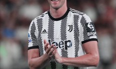 米兰体育app入口-尤文图斯险胜，提前锁定小组头名的简单介绍