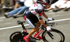 米兰体育网页版-巴尔韦德里程碑之夜，加纳血拼瑞典，足球场上的唯一性交响曲