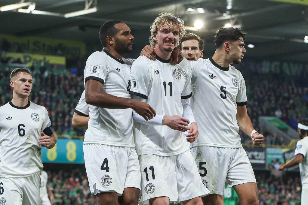 包含德国对阵冰岛，德国队强势应对的词条