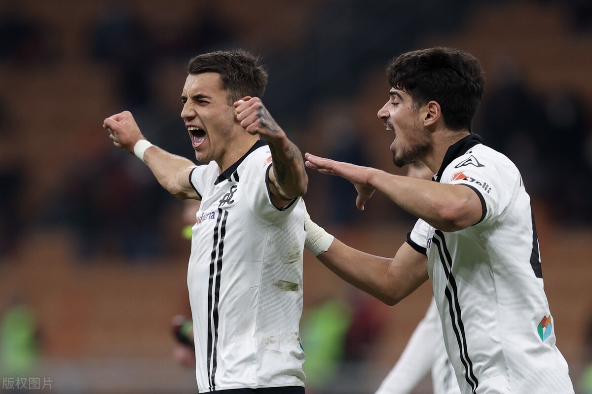 包含AC米兰碾压克罗地亚，阿圭罗统治全场的词条