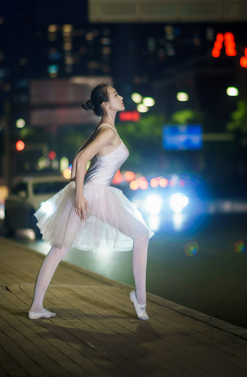 赛道与球场,当F1争冠焦点遇上辽宁队碾压黄蜂