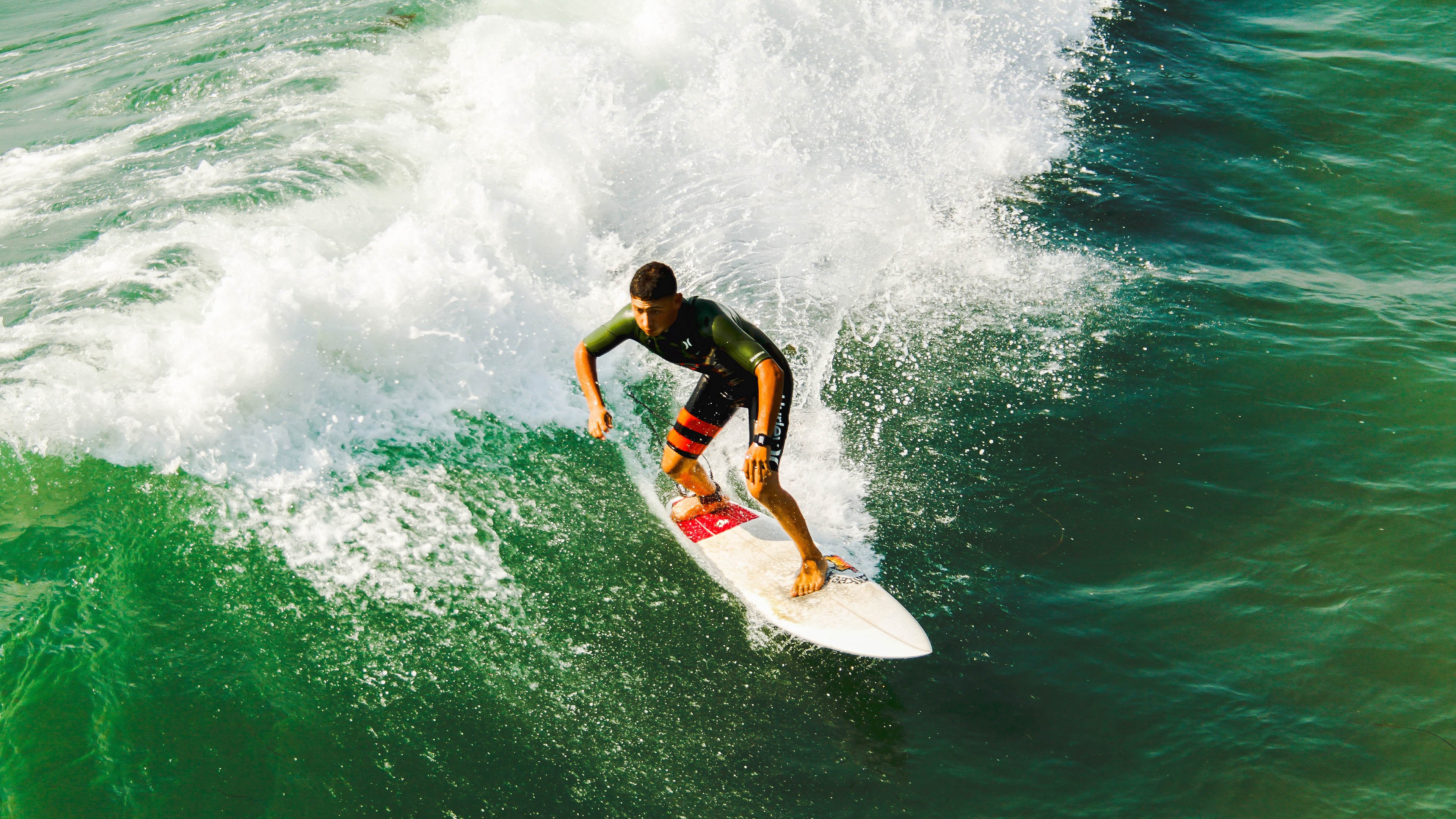 沪上铁壁锁黄蜂，塔图姆闪耀焦点夜—战术纪律与巨星主宰的胜利方程式