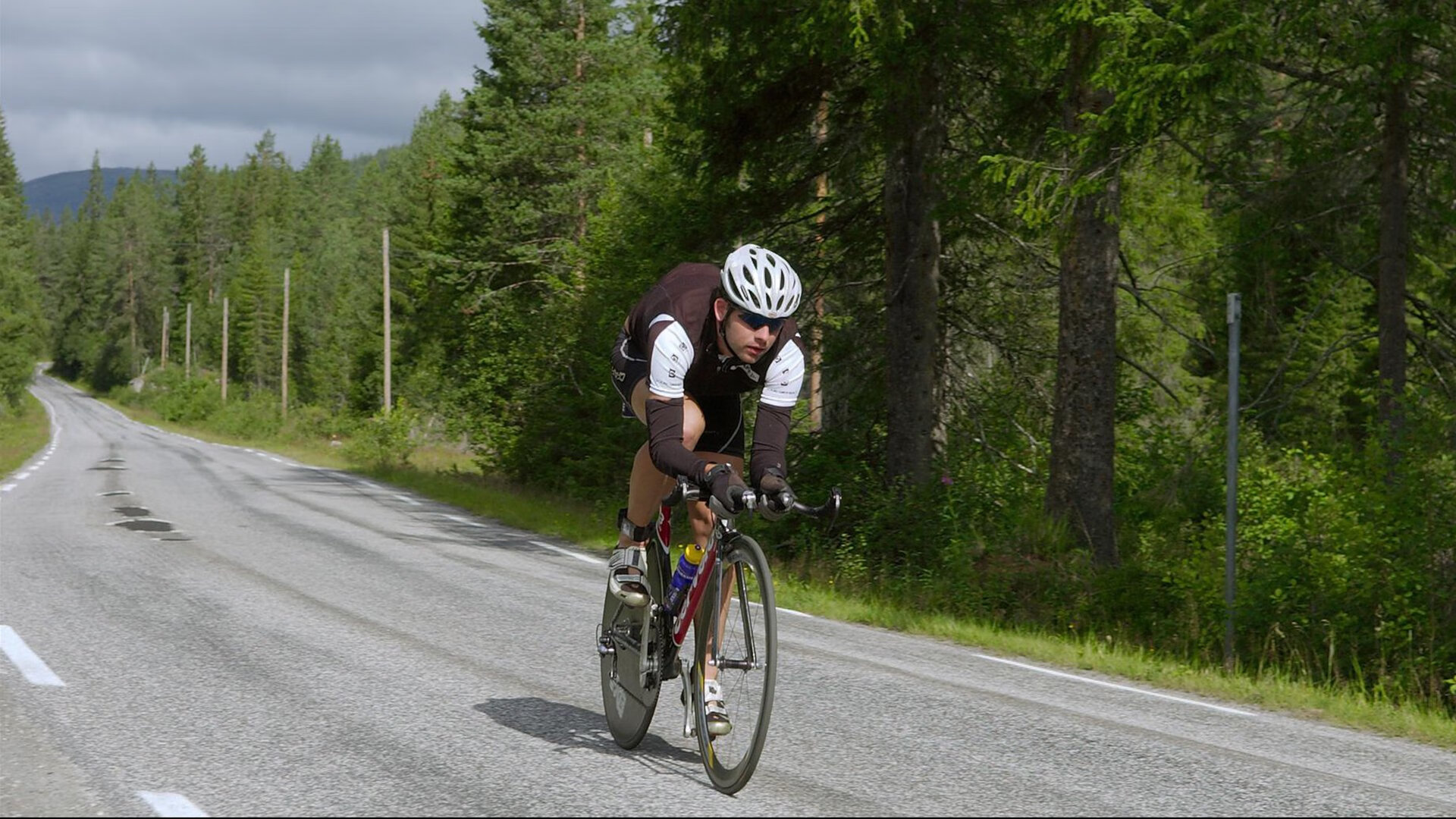 当大满贯撕开表演赛的温情面纱，阿尔卡拉斯用澳网标准，为联合杯写下最残酷的注脚